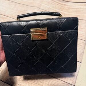 Jewelry box with lock